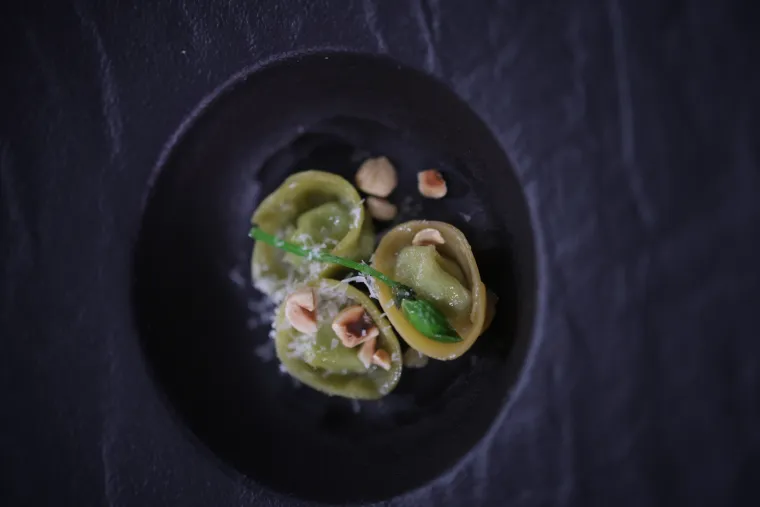 Zavirili smo iza kulisa &lsquo;Igre chefova&rsquo;: Michelin doručak, vrhunska atmosfera i ekipa koja osvaja
