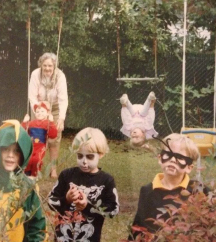 Ljudi dijele najneugodnije fotografije s braćom i sestrama: Ove su čisti urnebes!