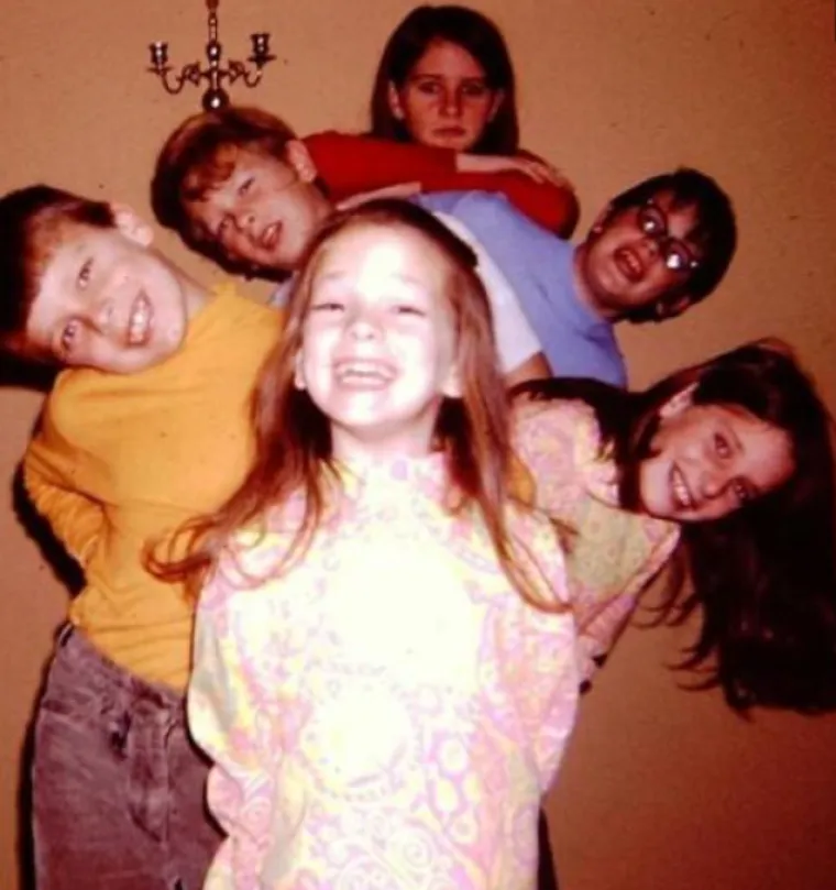 Ljudi dijele najneugodnije fotografije s braćom i sestrama: Ove su čisti urnebes!