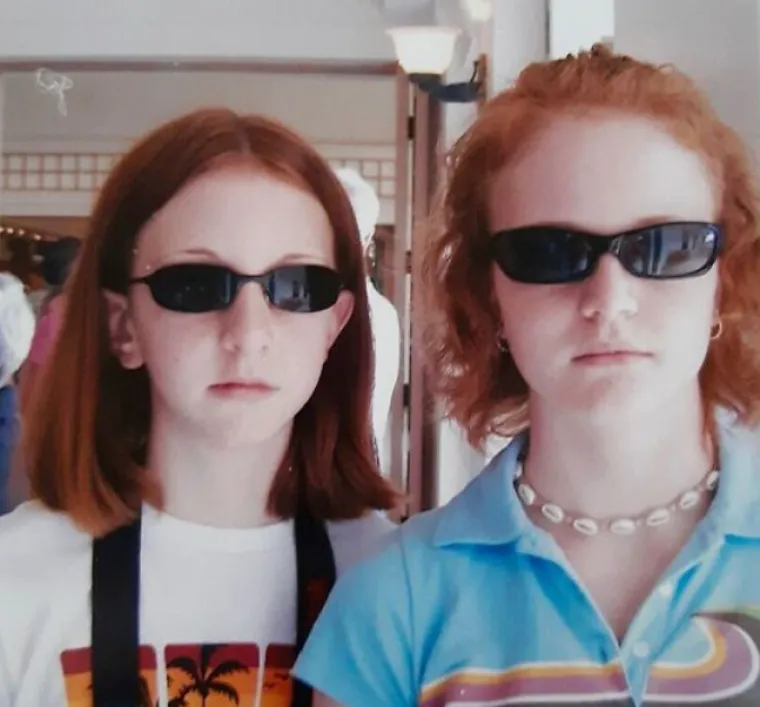 Ljudi dijele najneugodnije fotografije s braćom i sestrama: Ove su čisti urnebes!