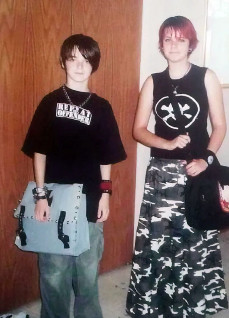 Ljudi dijele najneugodnije fotografije s braćom i sestrama: Ove su čisti urnebes!