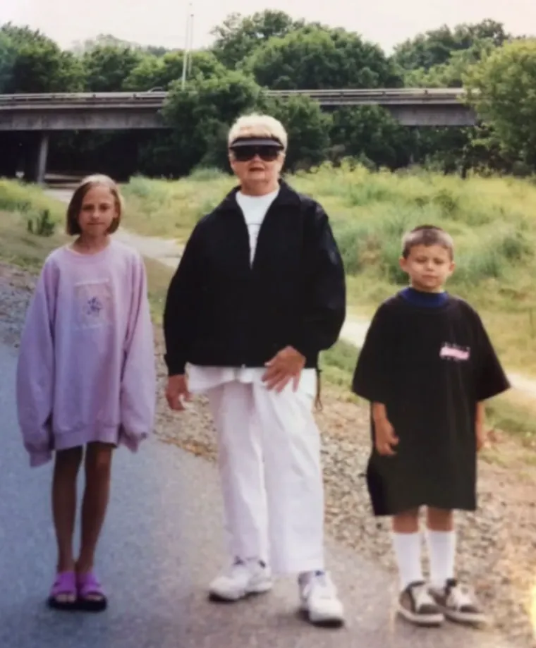 Ljudi dijele najneugodnije fotografije s braćom i sestrama: Ove su čisti urnebes!