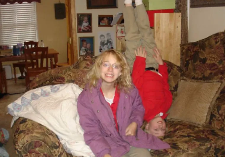 Ljudi dijele najneugodnije fotografije s braćom i sestrama: Ove su čisti urnebes!