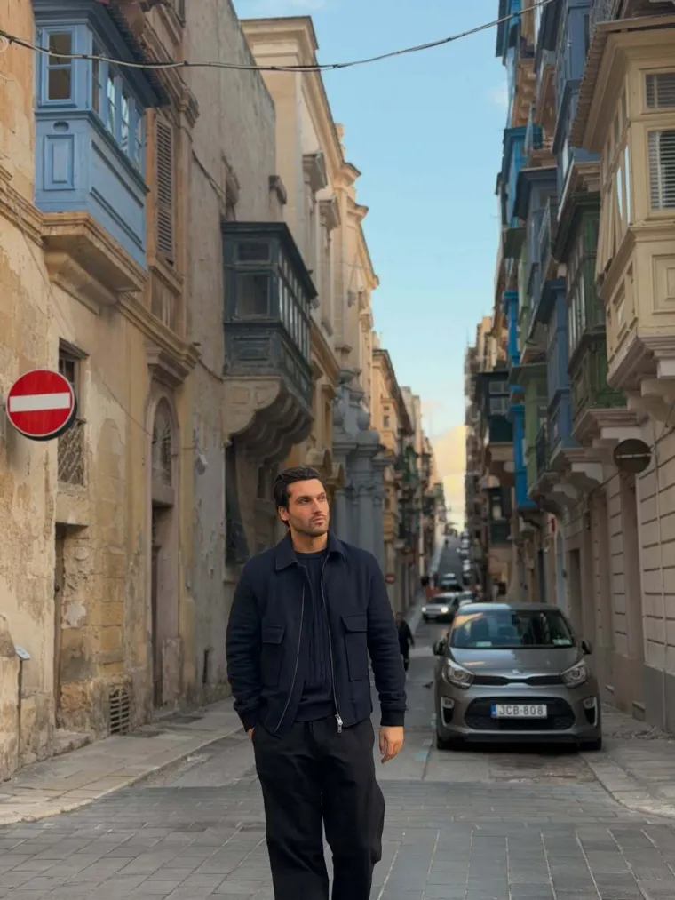 Živio je u Dubaiju, pozirao za D&amp;G i prona&scaron;ao ljubav u realityju: Evo kako Petar izgleda van showa
