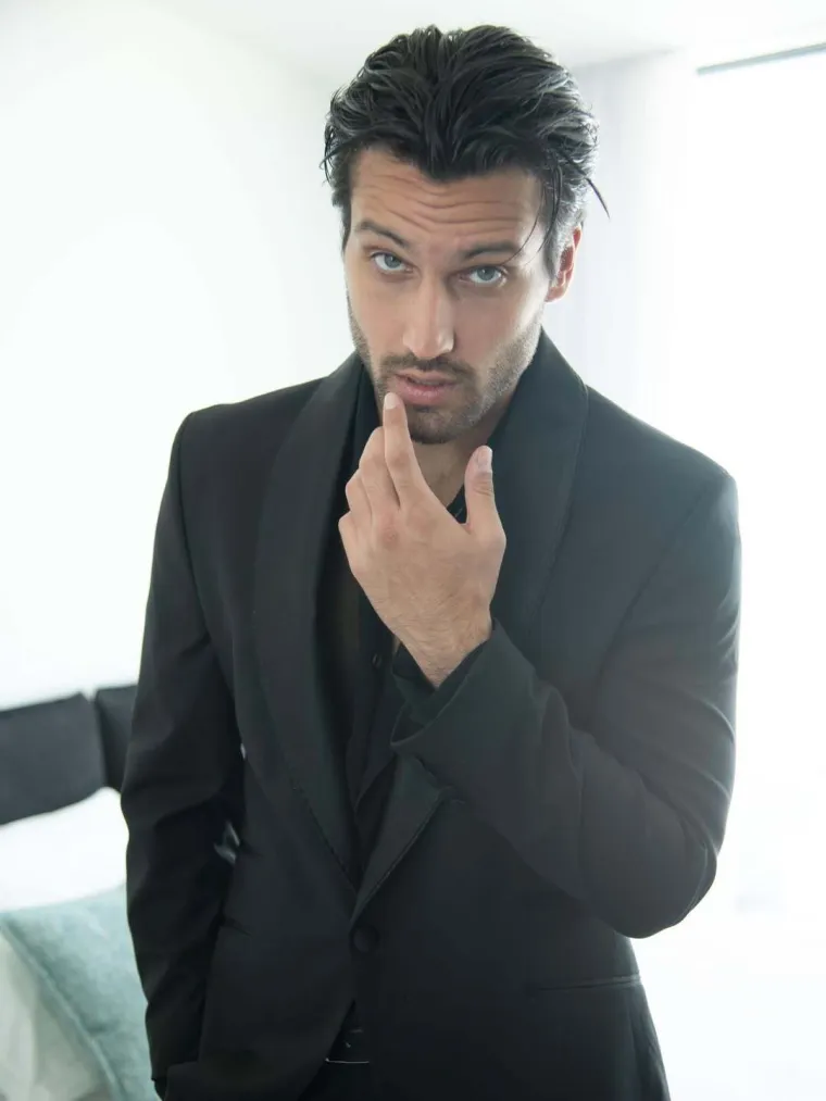 Živio je u Dubaiju, pozirao za D&amp;G i prona&scaron;ao ljubav u realityju: Evo kako Petar izgleda van showa