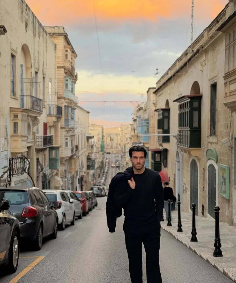 Živio je u Dubaiju, pozirao za D&amp;G i prona&scaron;ao ljubav u realityju: Evo kako Petar izgleda van showa