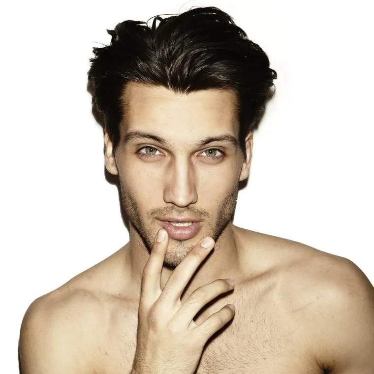 Živio je u Dubaiju, pozirao za D&amp;G i prona&scaron;ao ljubav u realityju: Evo kako Petar izgleda van showa