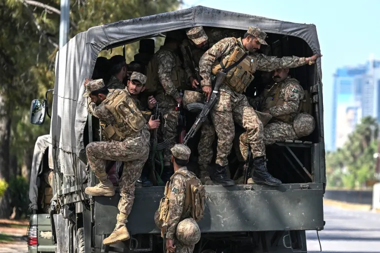 Vojska i duge cijevi na svakom koraku: Ovako danas izgleda grad koji je ključan za mir