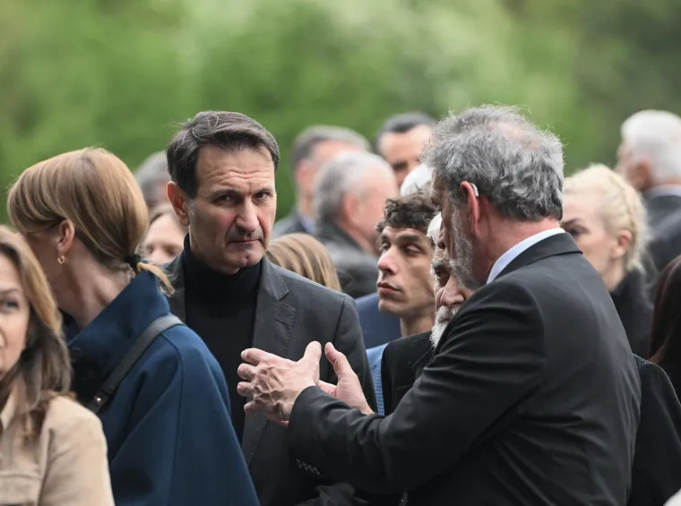 Posljednji ispraćaj Vlatka Cvrtile na Mirogoju: Od omiljenog profesora oprostili se brojni političari i kolege