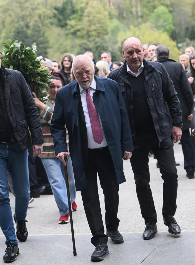 Posljednji ispraćaj Vlatka Cvrtile na Mirogoju: Od omiljenog profesora oprostili se brojni političari i kolege