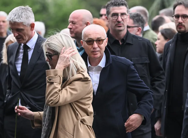 Posljednji ispraćaj Vlatka Cvrtile na Mirogoju: Od omiljenog profesora oprostili se brojni političari i kolege