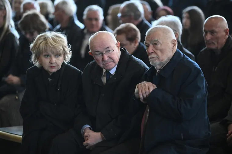 Posljednji ispraćaj Vlatka Cvrtile na Mirogoju: Od omiljenog profesora oprostili se brojni političari i kolege