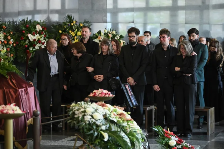 Posljednji ispraćaj Vlatka Cvrtile na Mirogoju: Od omiljenog profesora oprostili se brojni političari i kolege