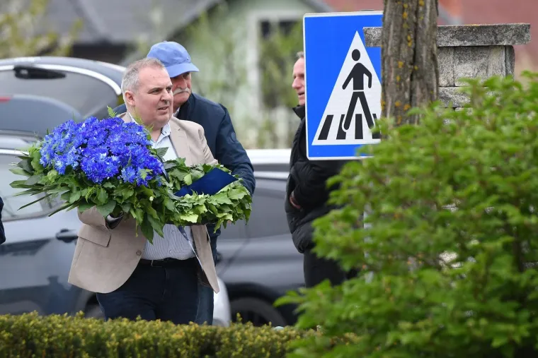 Pogledajte tko se sve oprostio od Srećka Bogdana: Na sprovodu i lica koja dugo nismo vidjeli