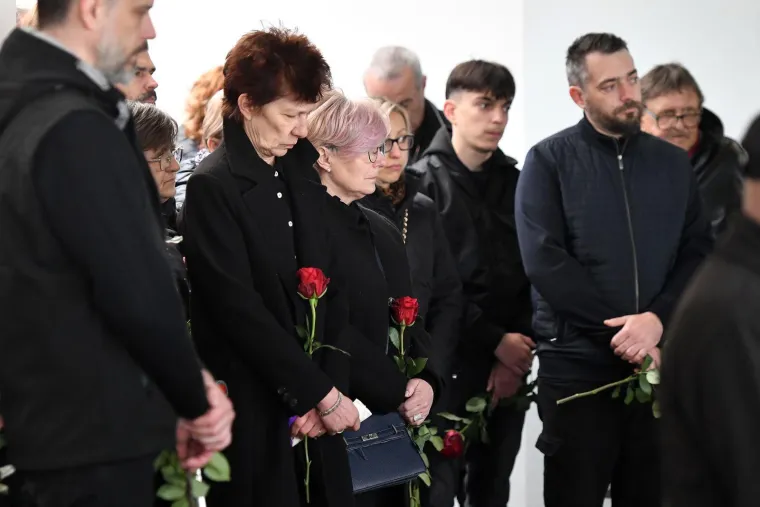 Pogledajte tko se sve oprostio od Srećka Bogdana: Na sprovodu i lica koja dugo nismo vidjeli