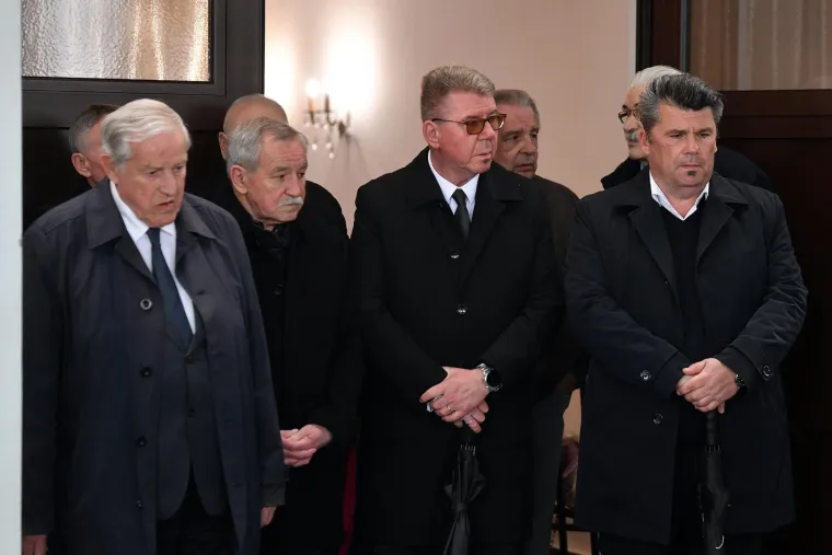 Pogledajte tko se sve oprostio od Srećka Bogdana: Na sprovodu i lica koja dugo nismo vidjeli