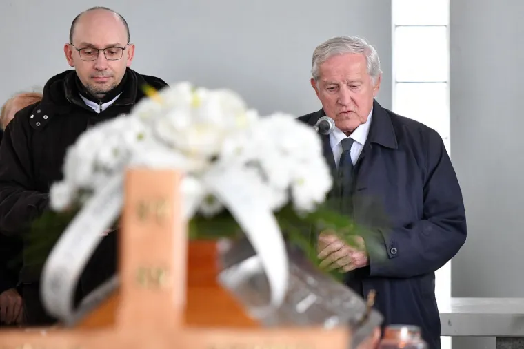 Pogledajte tko se sve oprostio od Srećka Bogdana: Na sprovodu i lica koja dugo nismo vidjeli