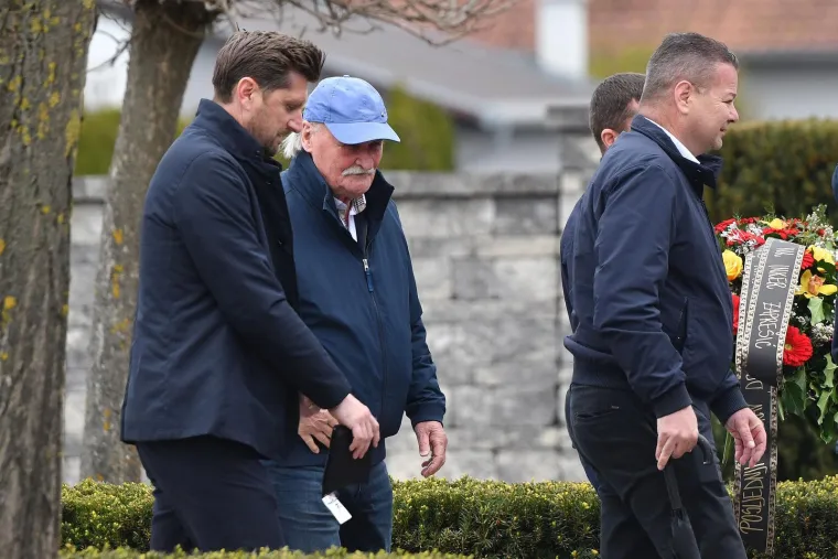 Pogledajte tko se sve oprostio od Srećka Bogdana: Na sprovodu i lica koja dugo nismo vidjeli