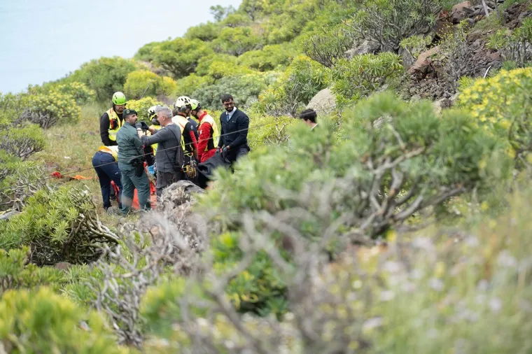 Stra&scaron;ni prizori nesreće! Autobus s turistima sletio u provaliju, jedan mrtav, deseci ozlijeđenih