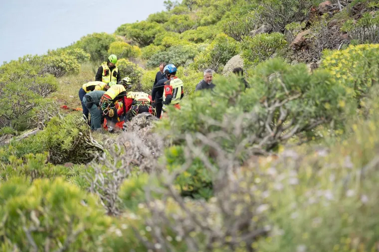 Stra&scaron;ni prizori nesreće! Autobus s turistima sletio u provaliju, jedan mrtav, deseci ozlijeđenih