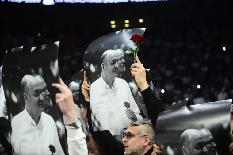 Muk u Areni pa gromoglasno &lsquo;Dule!&rsquo;: Ovako su se Grobari oprostili od svog 'Generala'