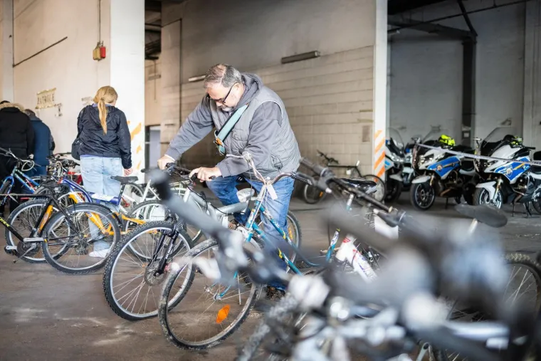 Izgubili ste ne&scaron;to? Možda je ba&scaron; ovdje, ali - prodaje se! Policija organizirala rasprodaju: Od mede do motora