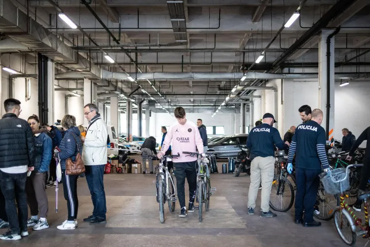 Izgubili ste ne&scaron;to? Možda je ba&scaron; ovdje, ali - prodaje se! Policija organizirala rasprodaju: Od mede do motora