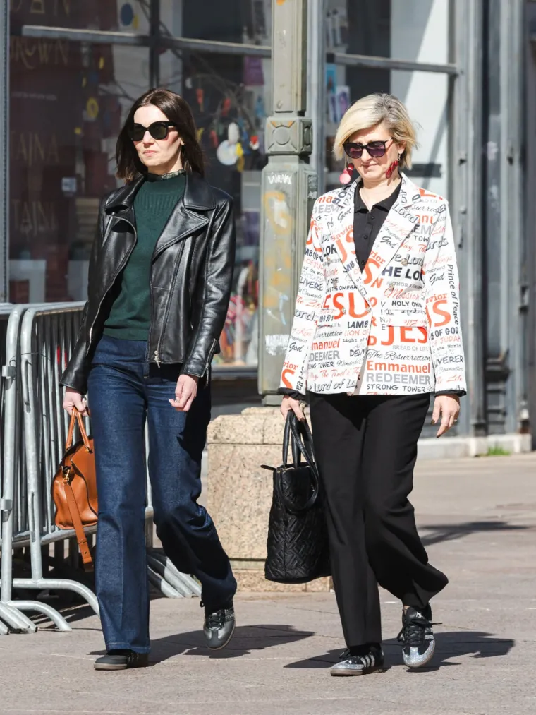 Kakve ljepotice na Korzu! Dvije crnke u kožnjacima zapalile centar grada