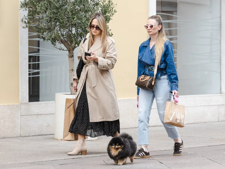 Kakve ljepotice na Korzu! Dvije crnke u kožnjacima zapalile centar grada