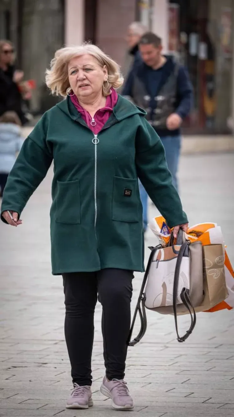 Svi su gledali samo u nju: Elegantna dama u bijelom zablistala na čakovečkoj &scaron;pici