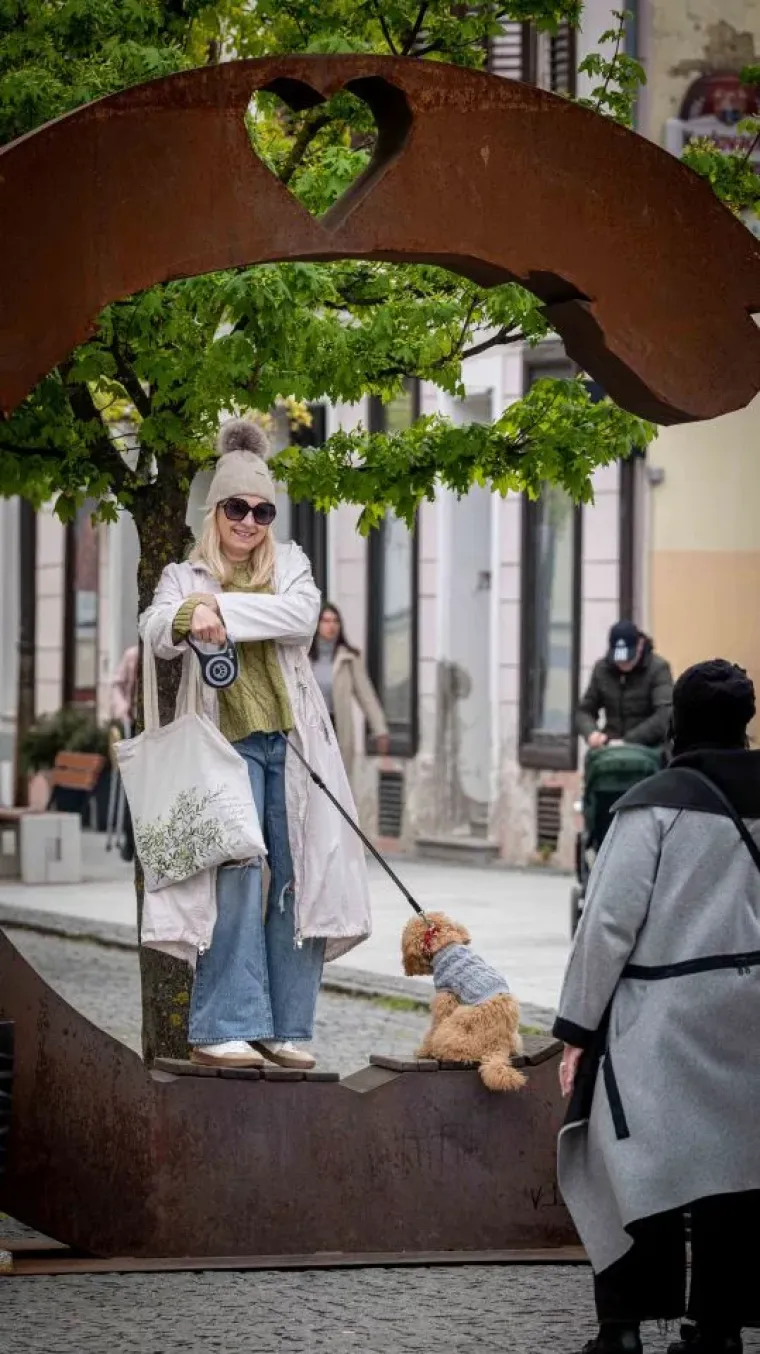 Svi su gledali samo u nju: Elegantna dama u bijelom zablistala na čakovečkoj &scaron;pici