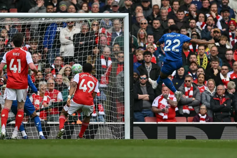 Arteta i igrači Arsenala skrivali lice od srama pred &scaron;okiranim navijačima i moćnikom