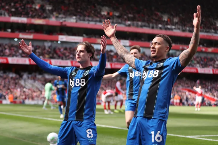 Arteta i igrači Arsenala skrivali lice od srama pred &scaron;okiranim navijačima i moćnikom