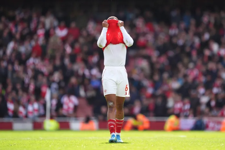 Arteta i igrači Arsenala skrivali lice od srama pred &scaron;okiranim navijačima i moćnikom