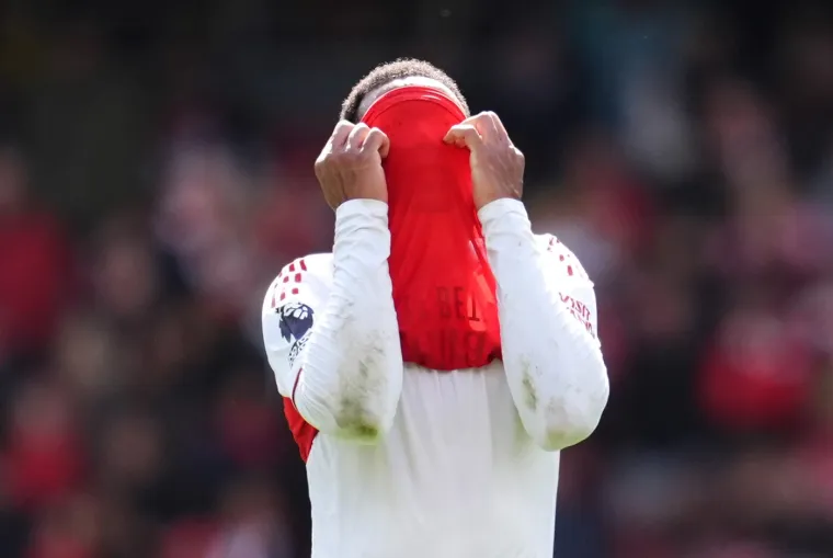 Arteta i igrači Arsenala skrivali lice od srama pred &scaron;okiranim navijačima i moćnikom