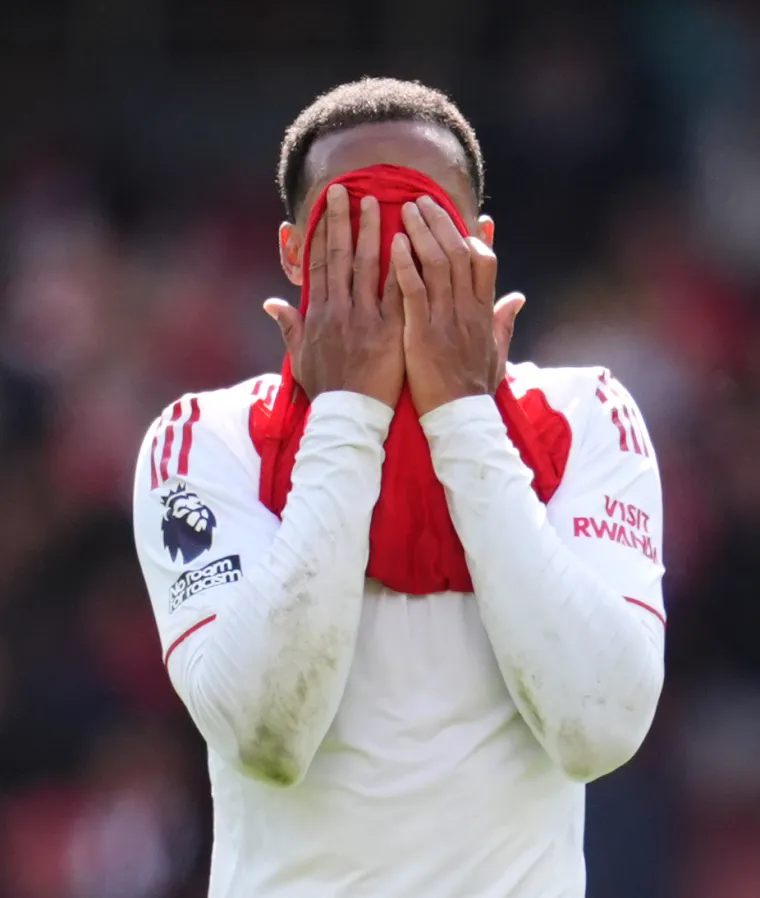 Arteta i igrači Arsenala skrivali lice od srama pred &scaron;okiranim navijačima i moćnikom