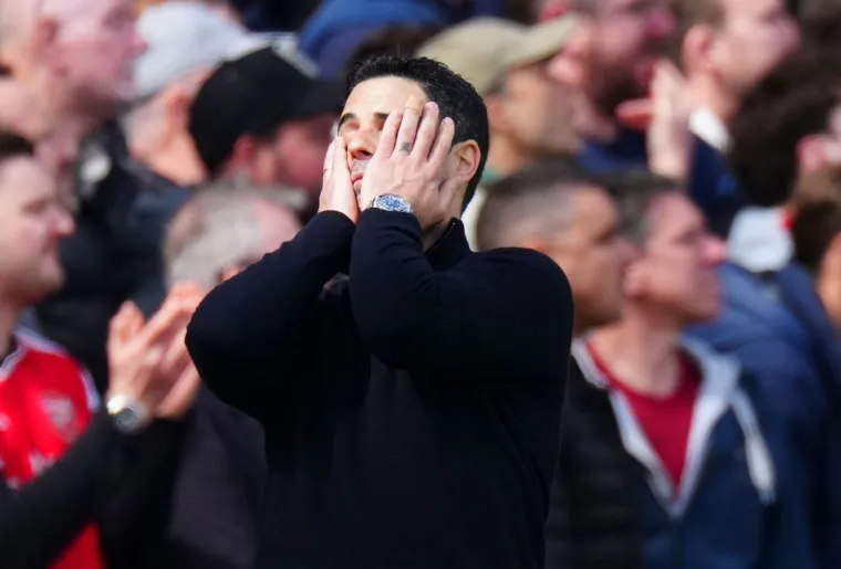 Arteta i igrači Arsenala skrivali lice od srama pred &scaron;okiranim navijačima i moćnikom