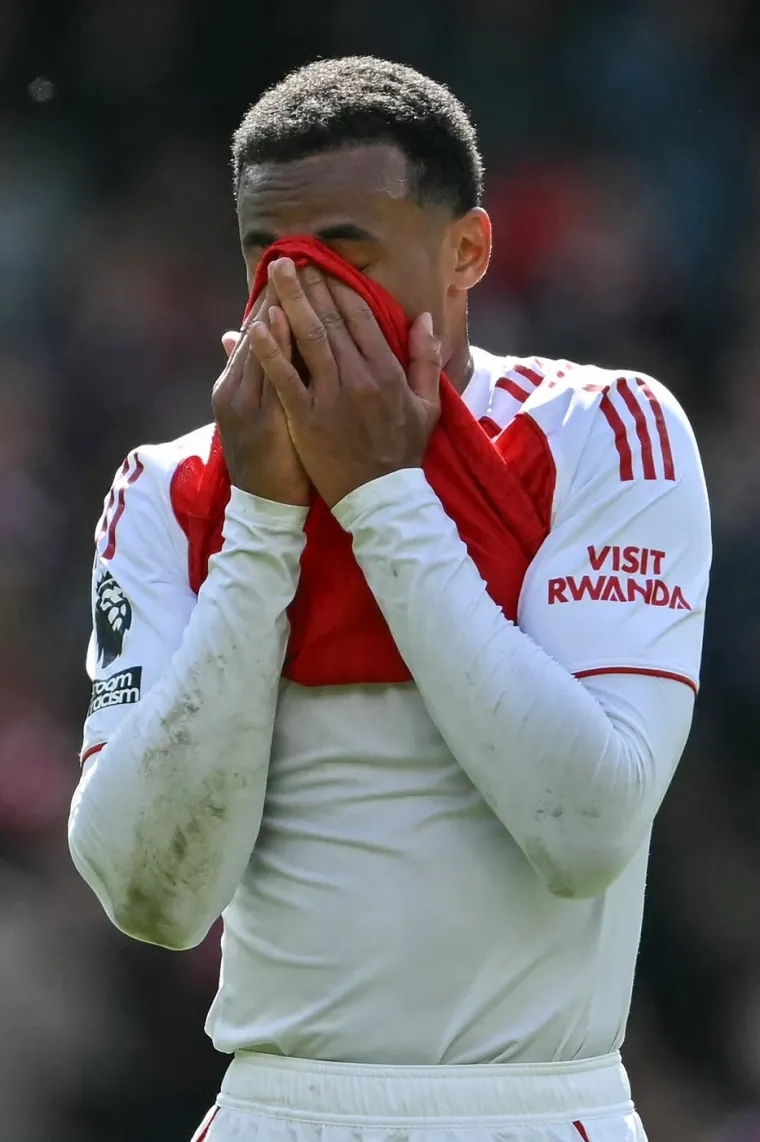 Arteta i igrači Arsenala skrivali lice od srama pred &scaron;okiranim navijačima i moćnikom