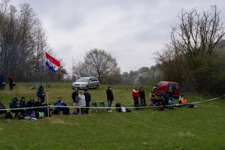Valjda neće nitko pod auto! Na rallyju rakija, gemi&scaron;ti, čvarci, kobase i zelje, a stigli i tambura&scaron;i