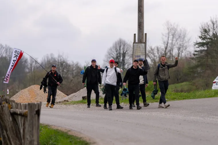 Valjda neće nitko pod auto! Na rallyju rakija, gemi&scaron;ti, čvarci, kobase i zelje, a stigli i tambura&scaron;i