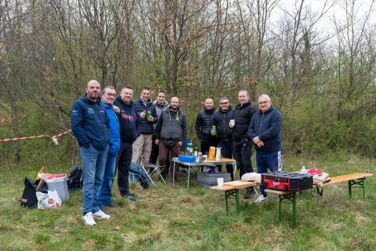 Valjda neće nitko pod auto! Na rallyju rakija, gemi&scaron;ti, čvarci, kobase i zelje, a stigli i tambura&scaron;i