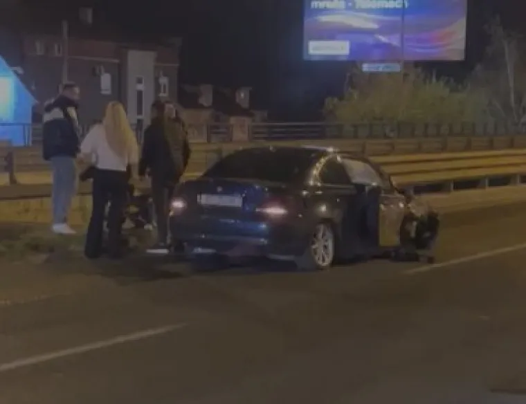 Policija nam otkrila detalje brutalnog sudara BMW-a i Tesle: Dijelovi letjeli posvuda, o&scaron;tećen i parkirani auto