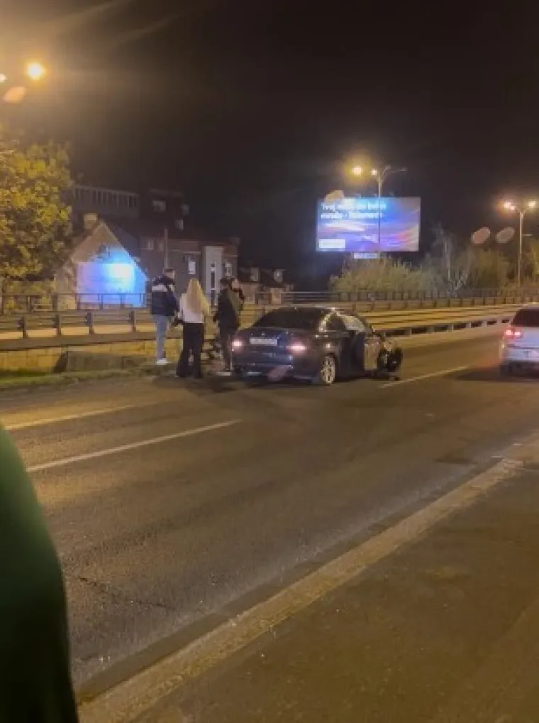 Policija nam otkrila detalje brutalnog sudara BMW-a i Tesle: Dijelovi letjeli posvuda, o&scaron;tećen i parkirani auto