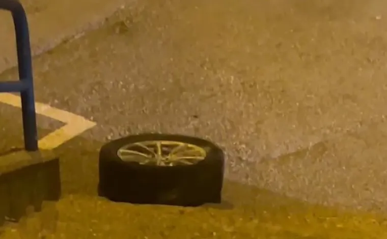 Policija nam otkrila detalje brutalnog sudara BMW-a i Tesle: Dijelovi letjeli posvuda, o&scaron;tećen i parkirani auto