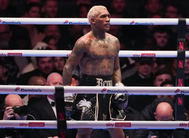 &lsquo;Kralj Cigana&rsquo; se vratio iz mirovine pa zapalio publiku: Joshua ga odmah spustio na zemlju