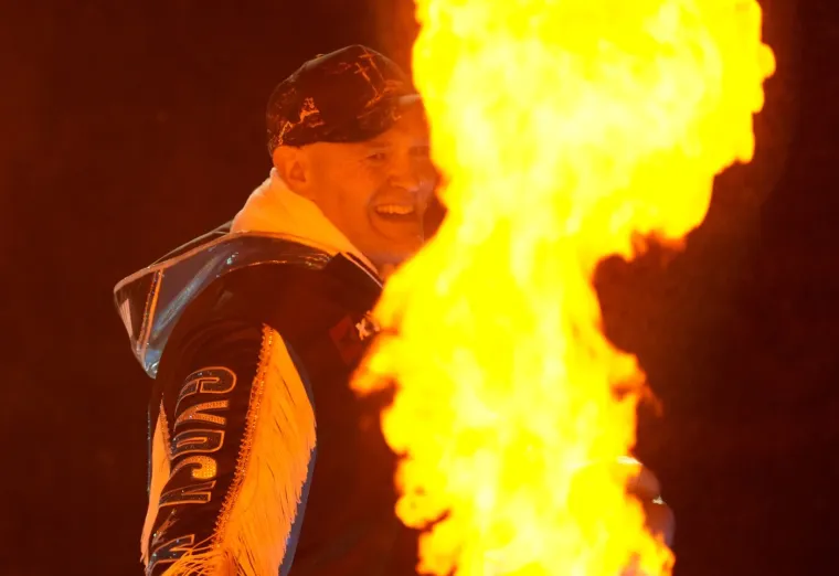 &lsquo;Kralj Cigana&rsquo; se vratio iz mirovine pa zapalio publiku: Joshua ga odmah spustio na zemlju