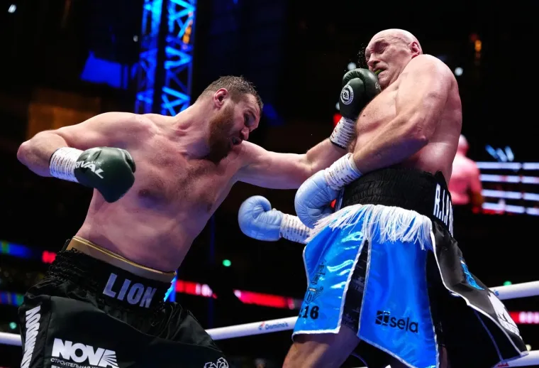 &lsquo;Kralj Cigana&rsquo; se vratio iz mirovine pa zapalio publiku: Joshua ga odmah spustio na zemlju