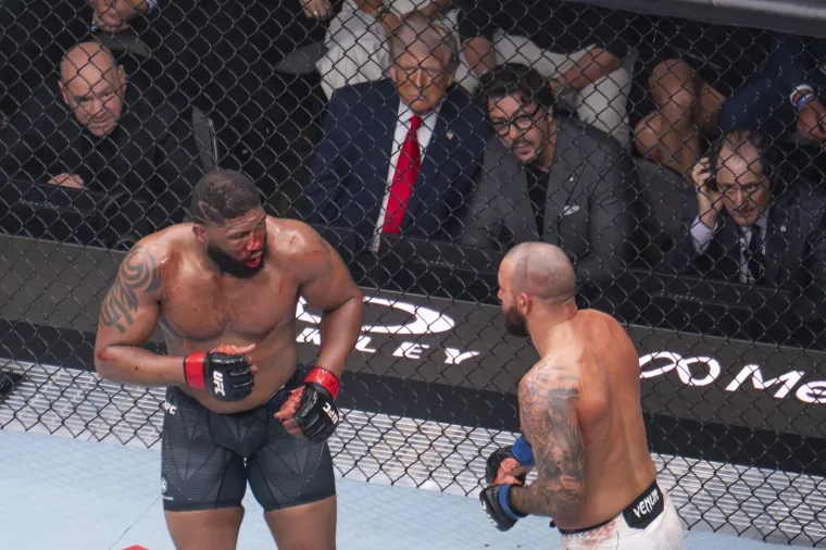 Trump usred napetosti s Iranom &scaron;okirao dolaskom na UFC: Svi gledali tko je u njegovoj loži