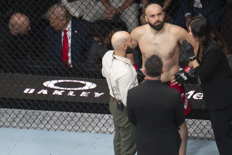 Trump usred napetosti s Iranom &scaron;okirao dolaskom na UFC: Svi gledali tko je u njegovoj loži