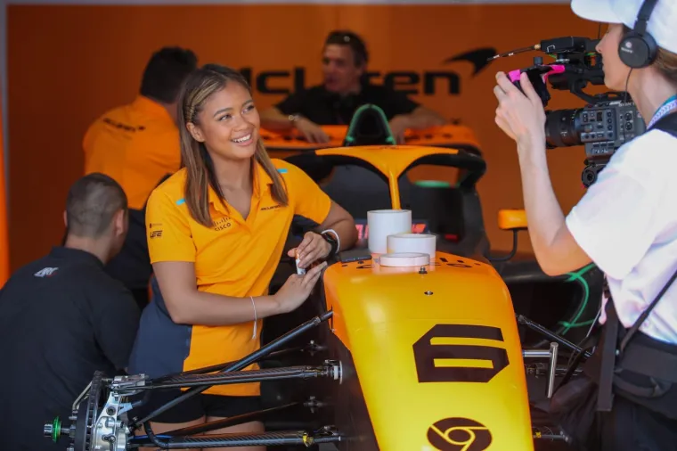 Atraktivna Bianca juri prema Formuli 1, a već je postala globalni fenomen